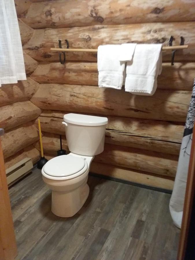Wells Gray Guest Ranch Hotel Clearwater Exterior photo