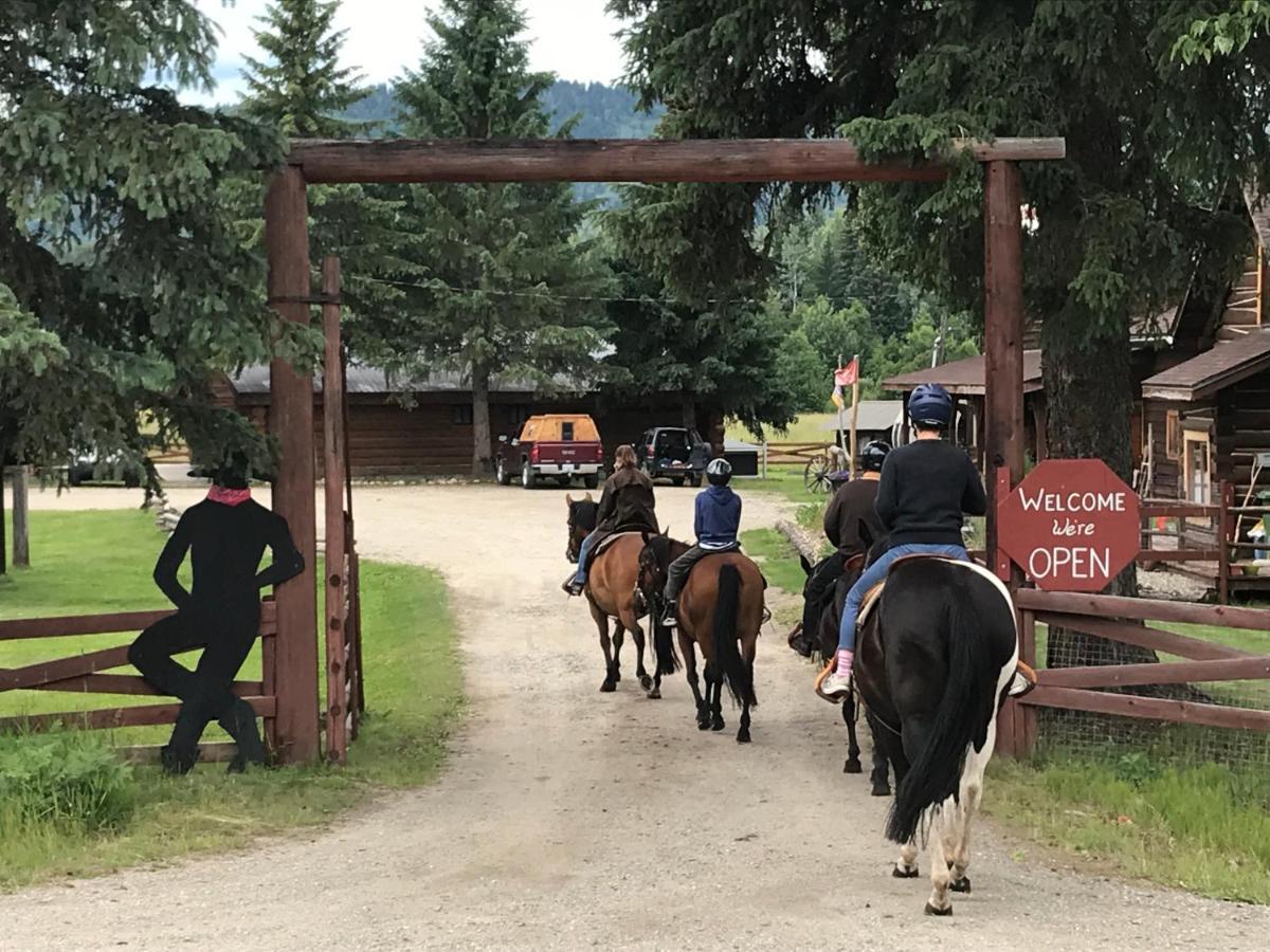 Wells Gray Guest Ranch Hotel Clearwater Exterior photo