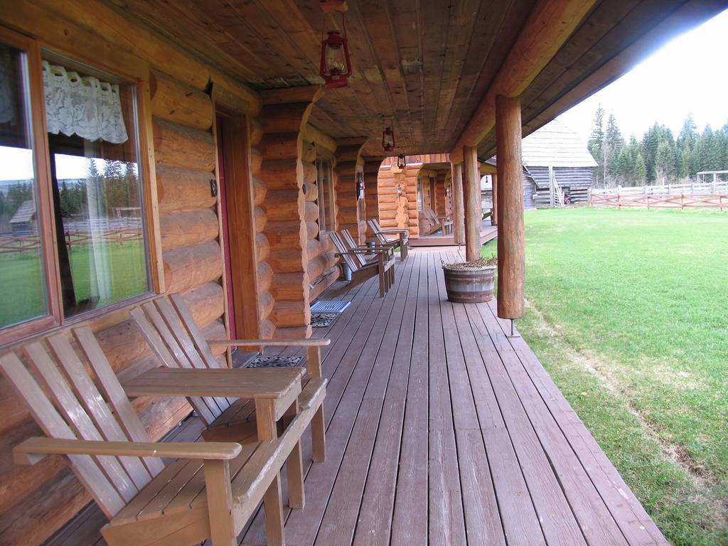 Wells Gray Guest Ranch Hotel Clearwater Exterior photo